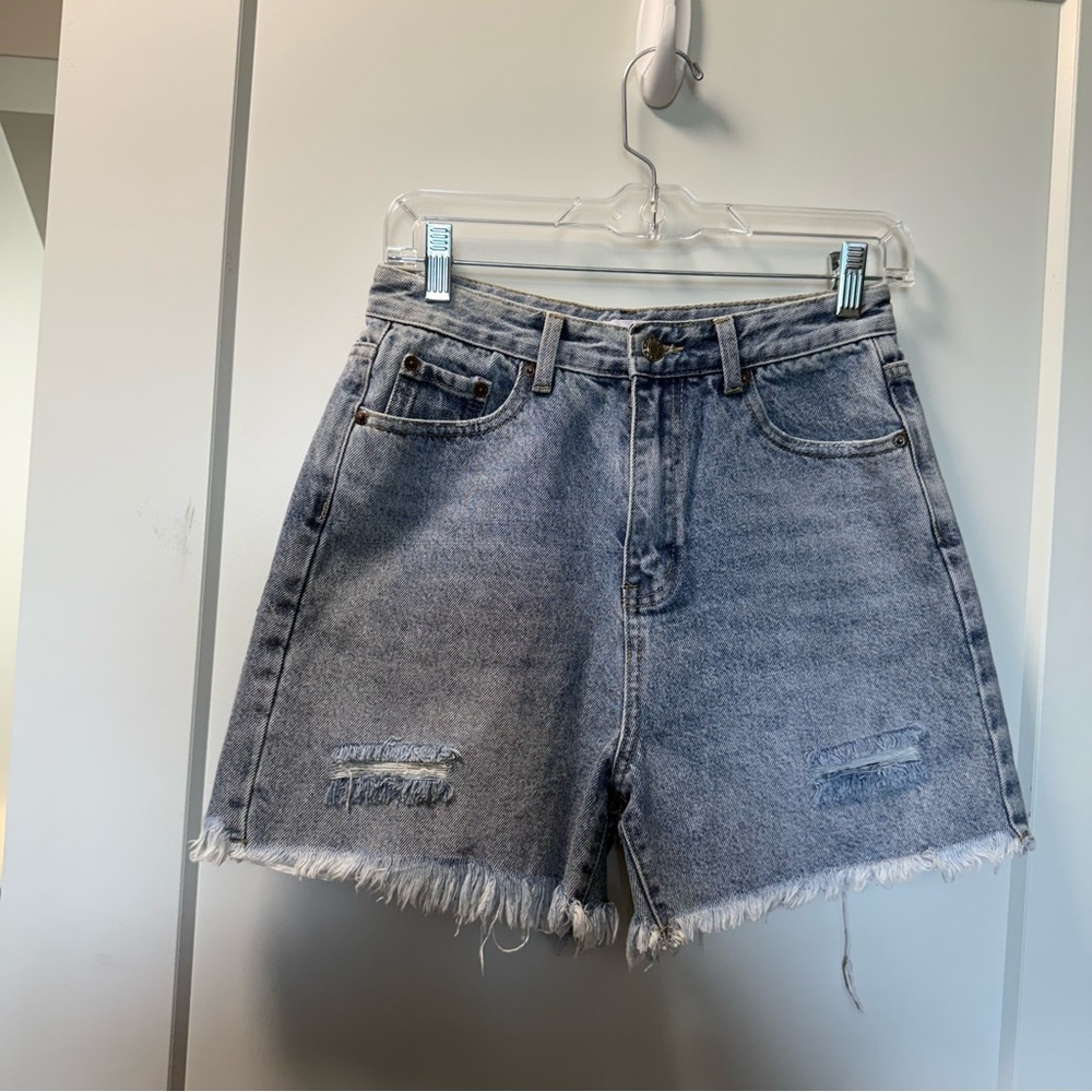 Pink Lily High Waisted Raw Hem Distressed Jean‎ Denim Shorts Medium Wash 28